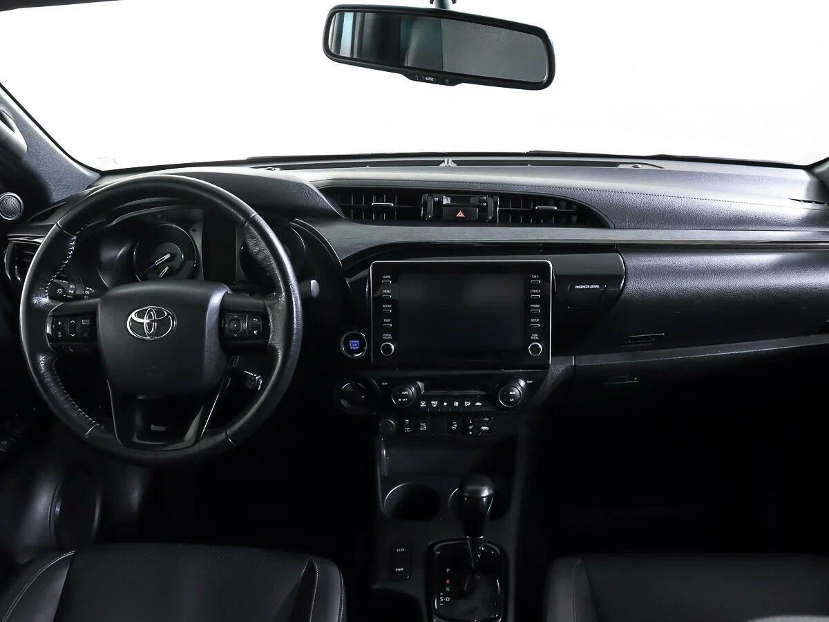 Toyota Hilux 2024, белый