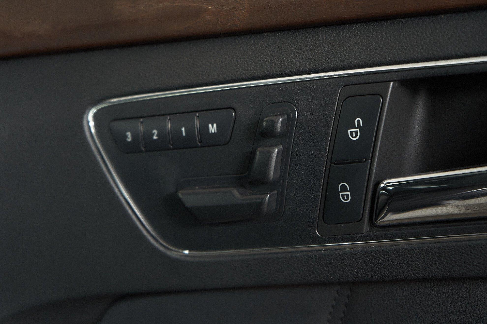 Mercedes-Benz E-Класс 2011, черный