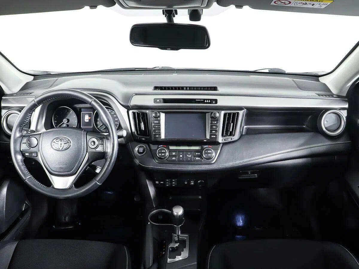 Toyota RAV4 2019, белый