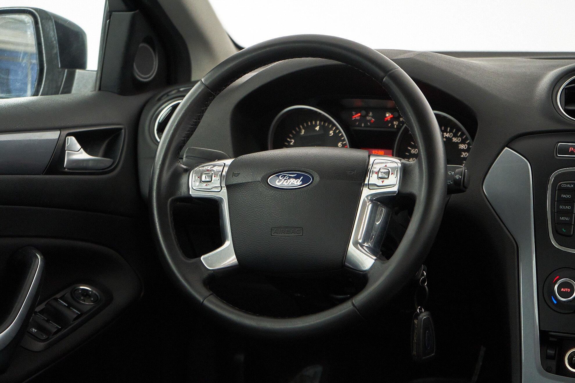 Ford Mondeo 2012, черный