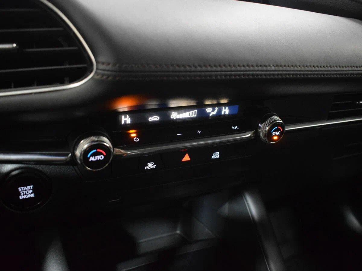 Mazda 3 2019, красный