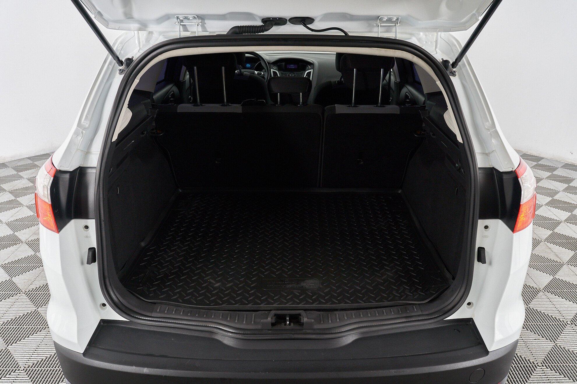 Ford Focus 2014, белый