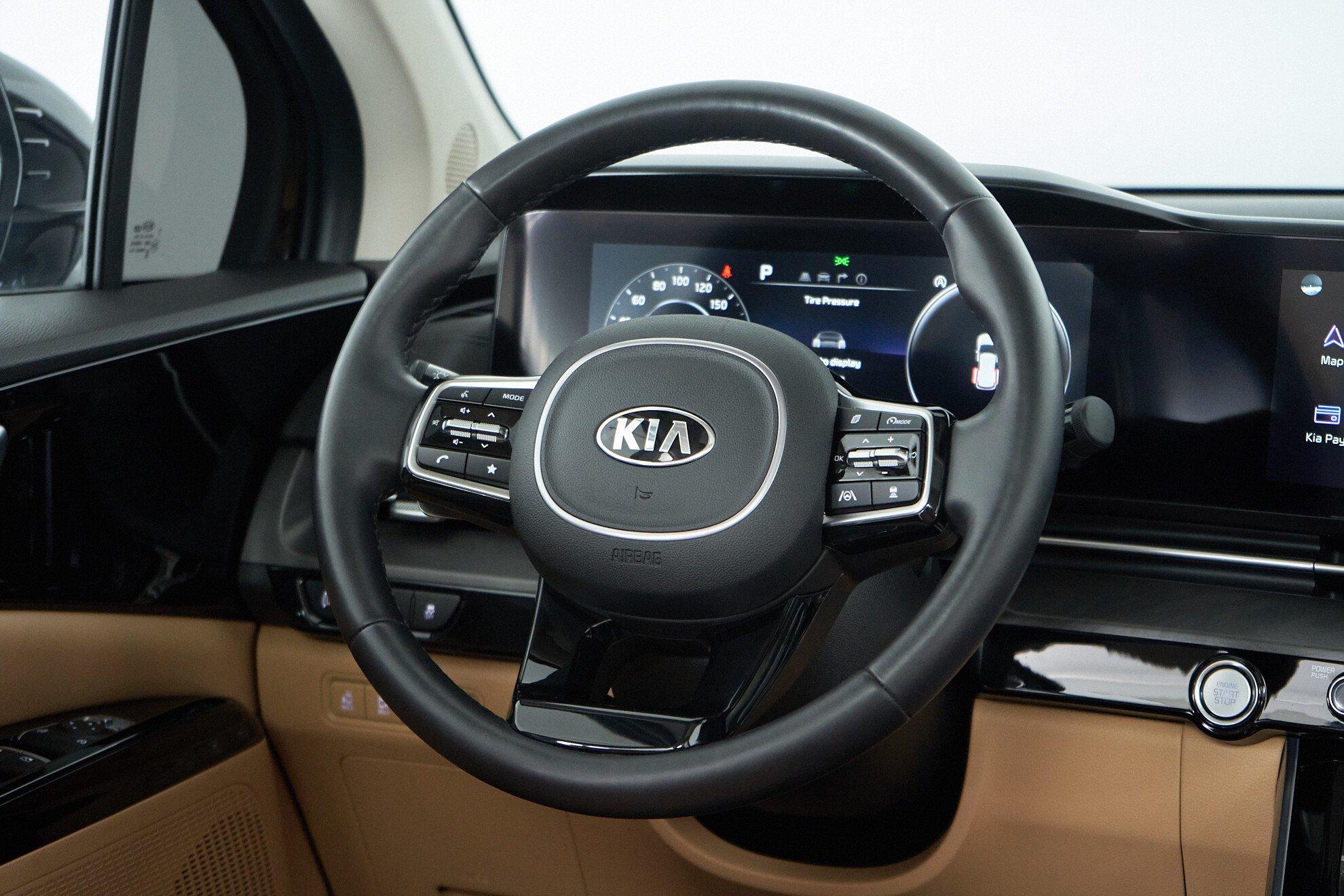 Kia Carnival 2022, черный