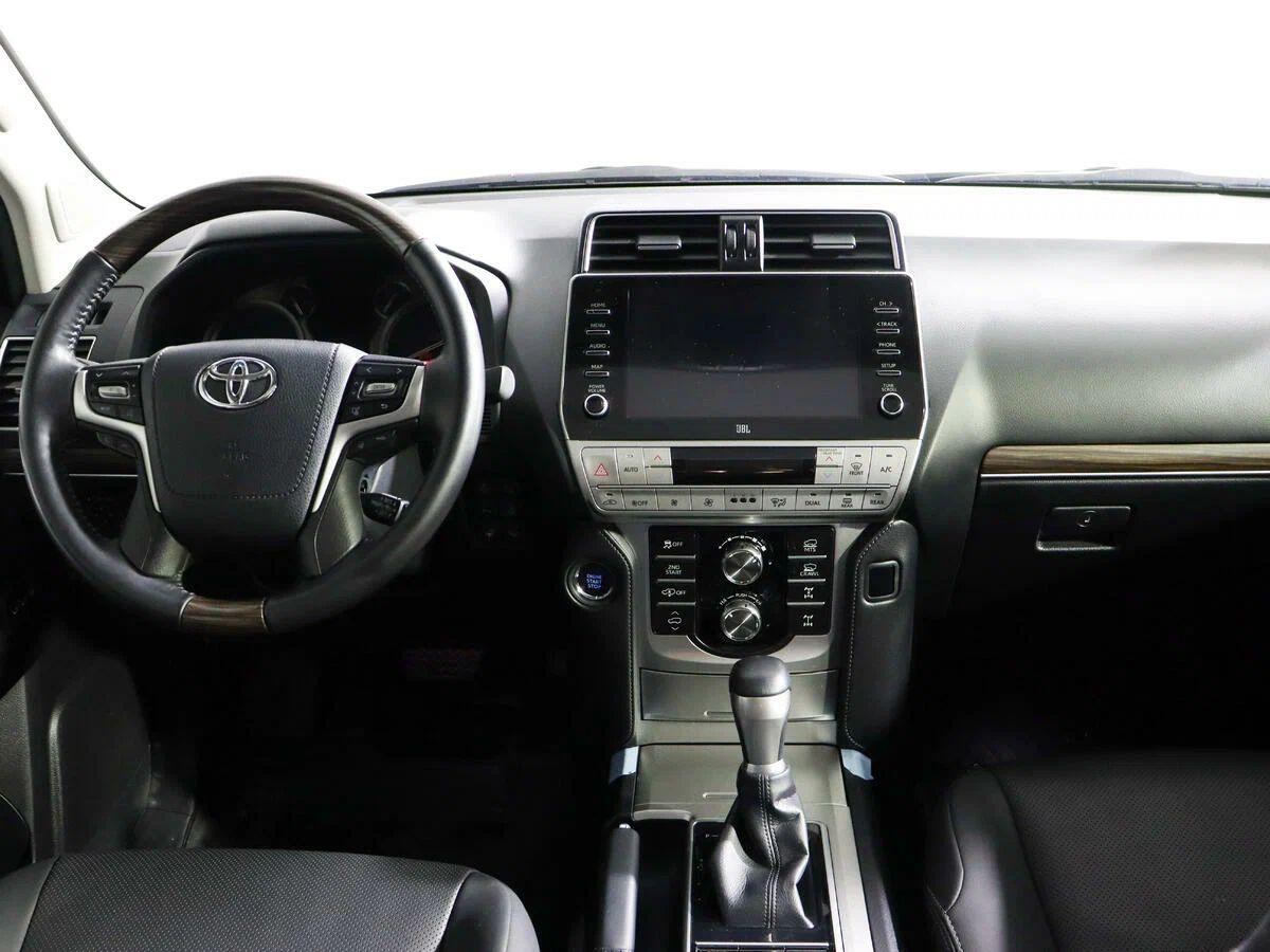 Toyota Land Cruiser Prado 2023, белый