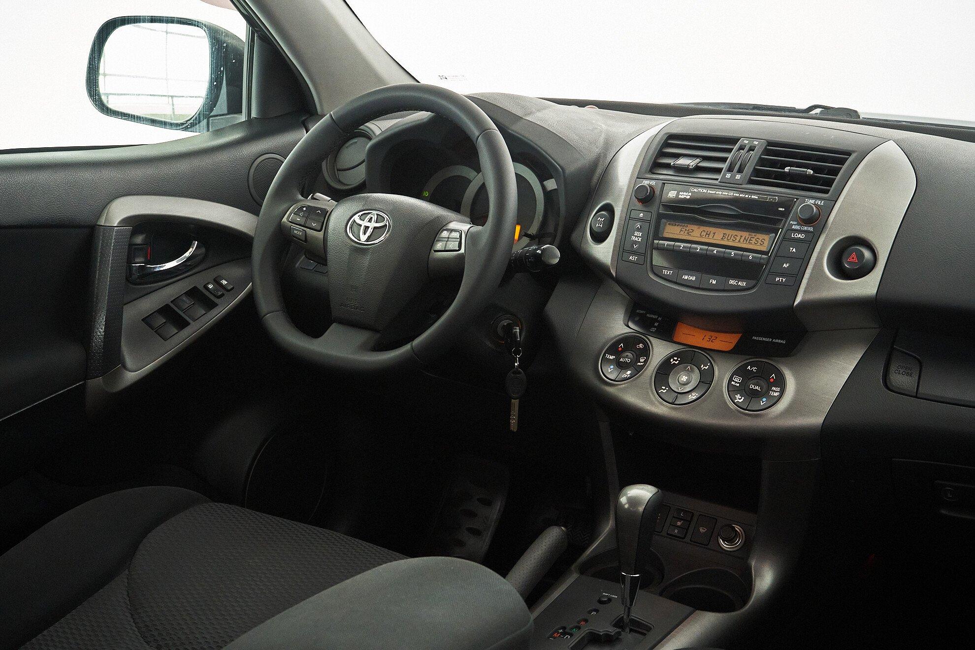Toyota RAV4 2010, серый