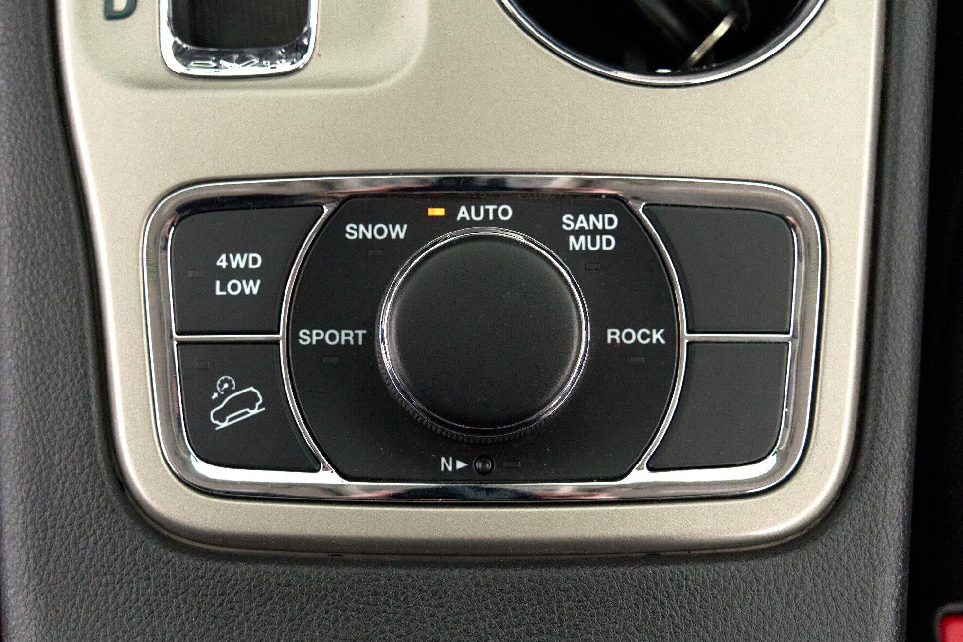 Jeep Grand Cherokee 2011, белый