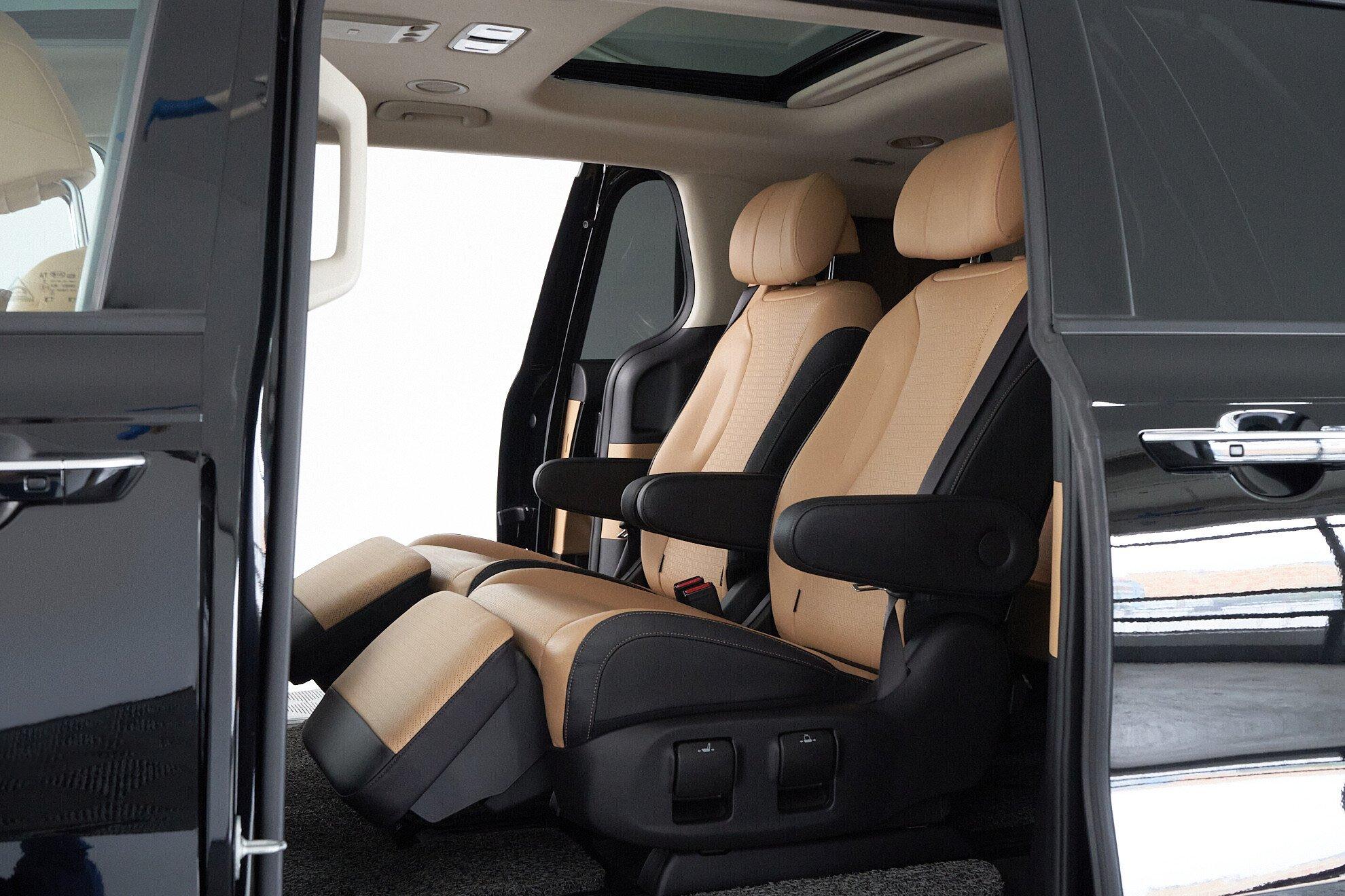 Kia Carnival 2022, черный