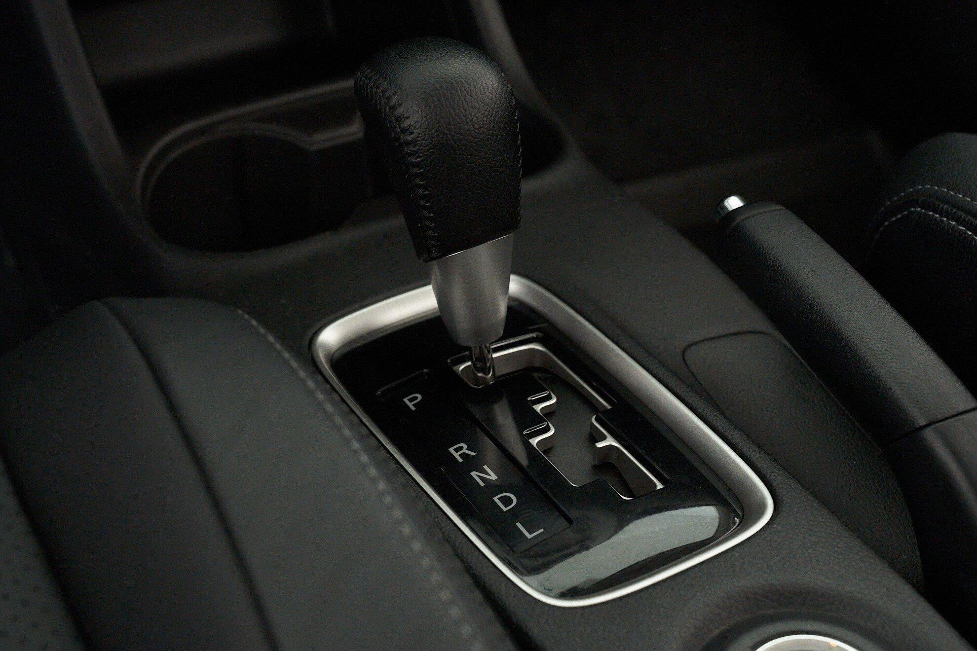 Mitsubishi Outlander 2013, белый