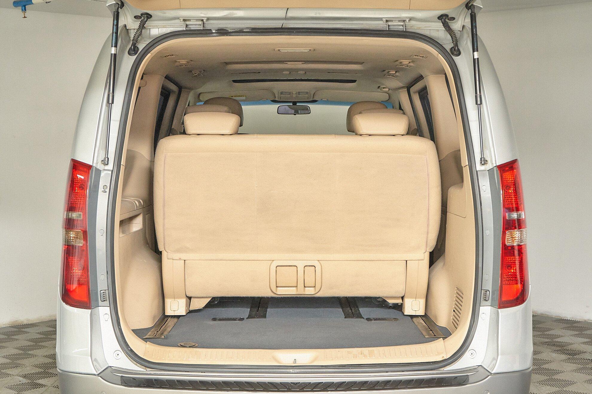 Hyundai Grand Starex 2008, серебряный