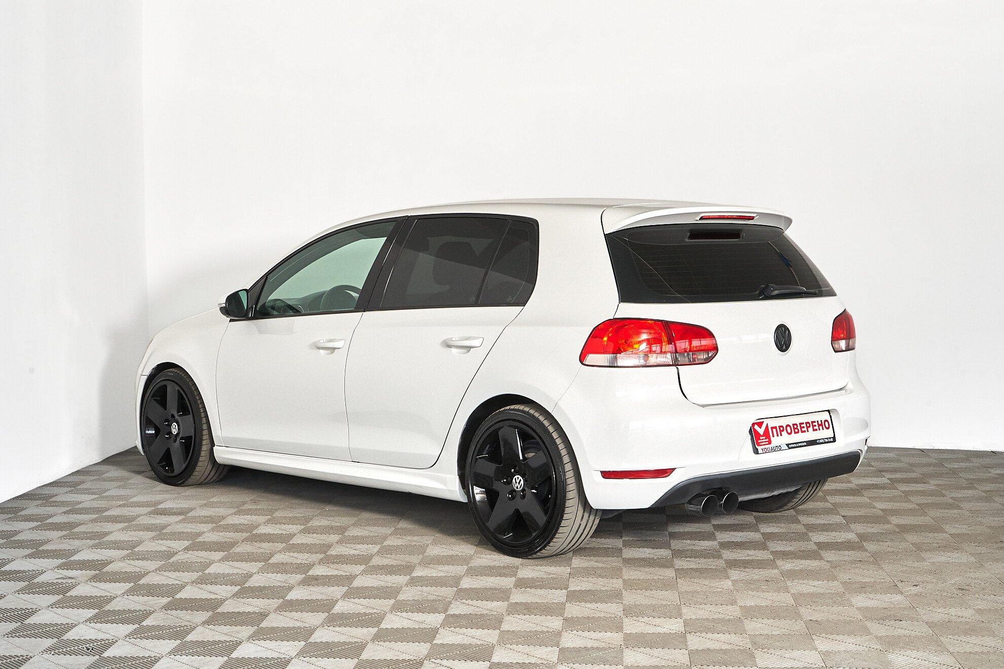 Volkswagen Golf 2012, белый