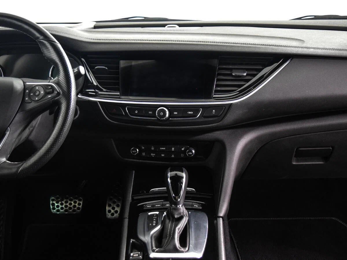 Opel Insignia 2020, белый