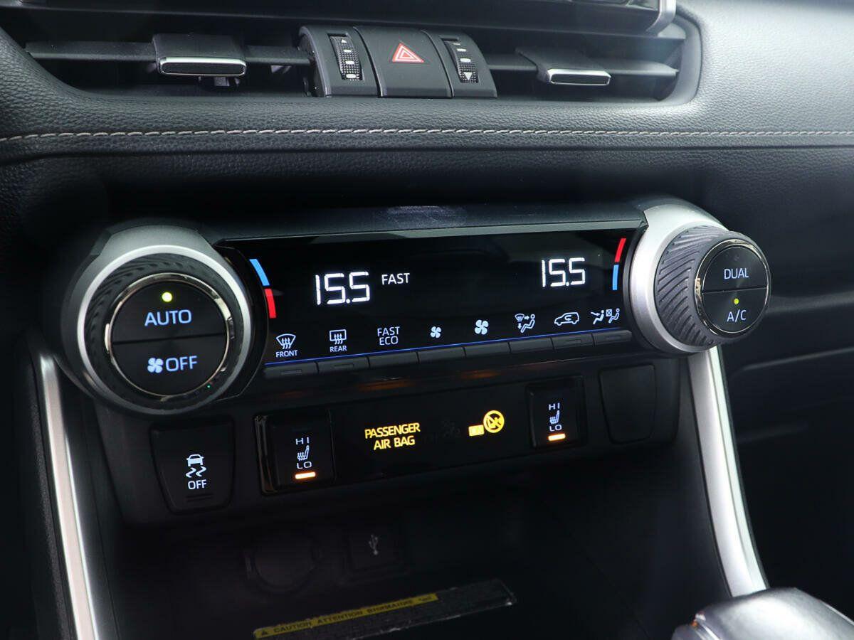 Toyota RAV4 2022, белый