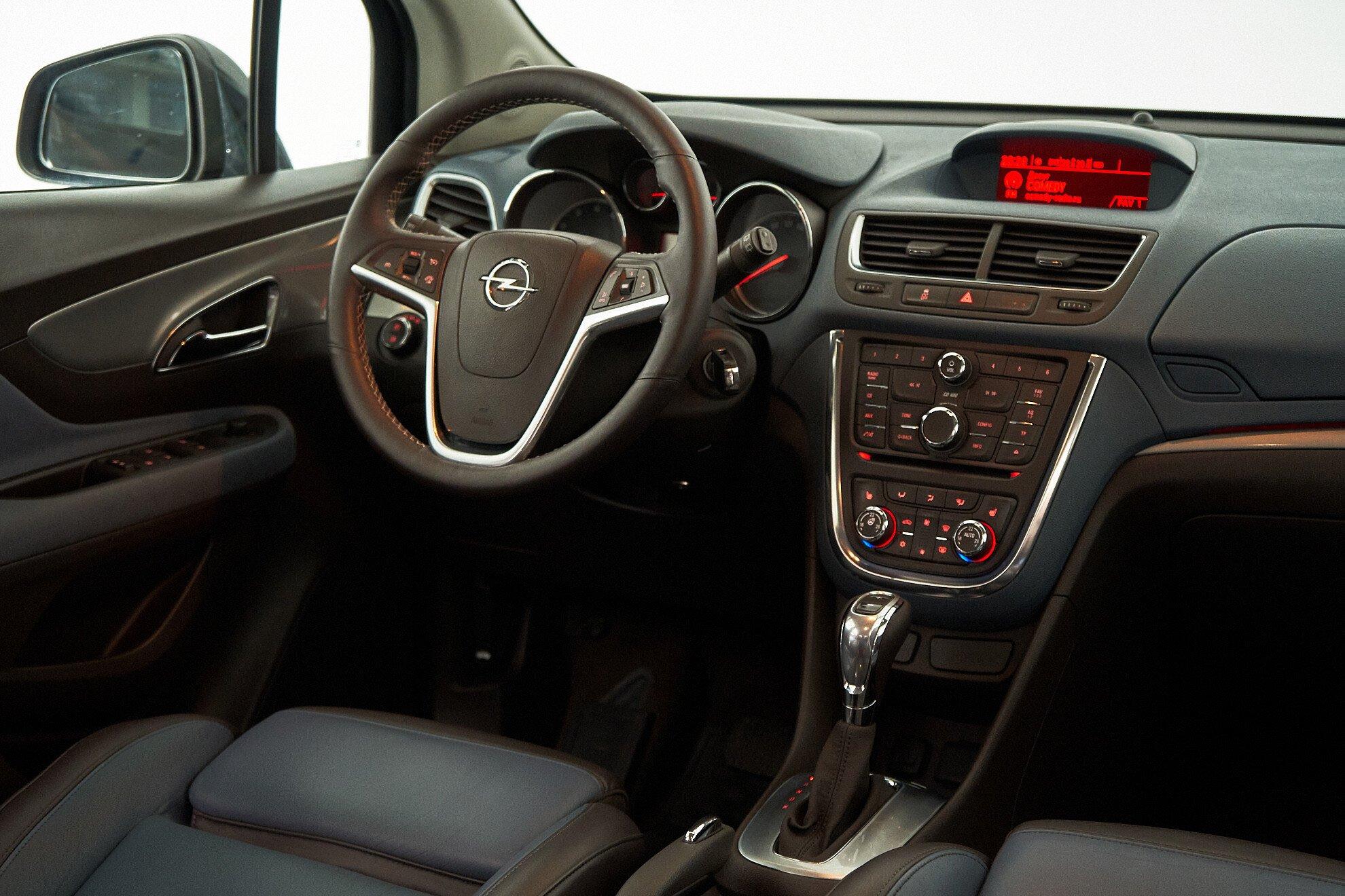 Opel Mokka 2012, черный