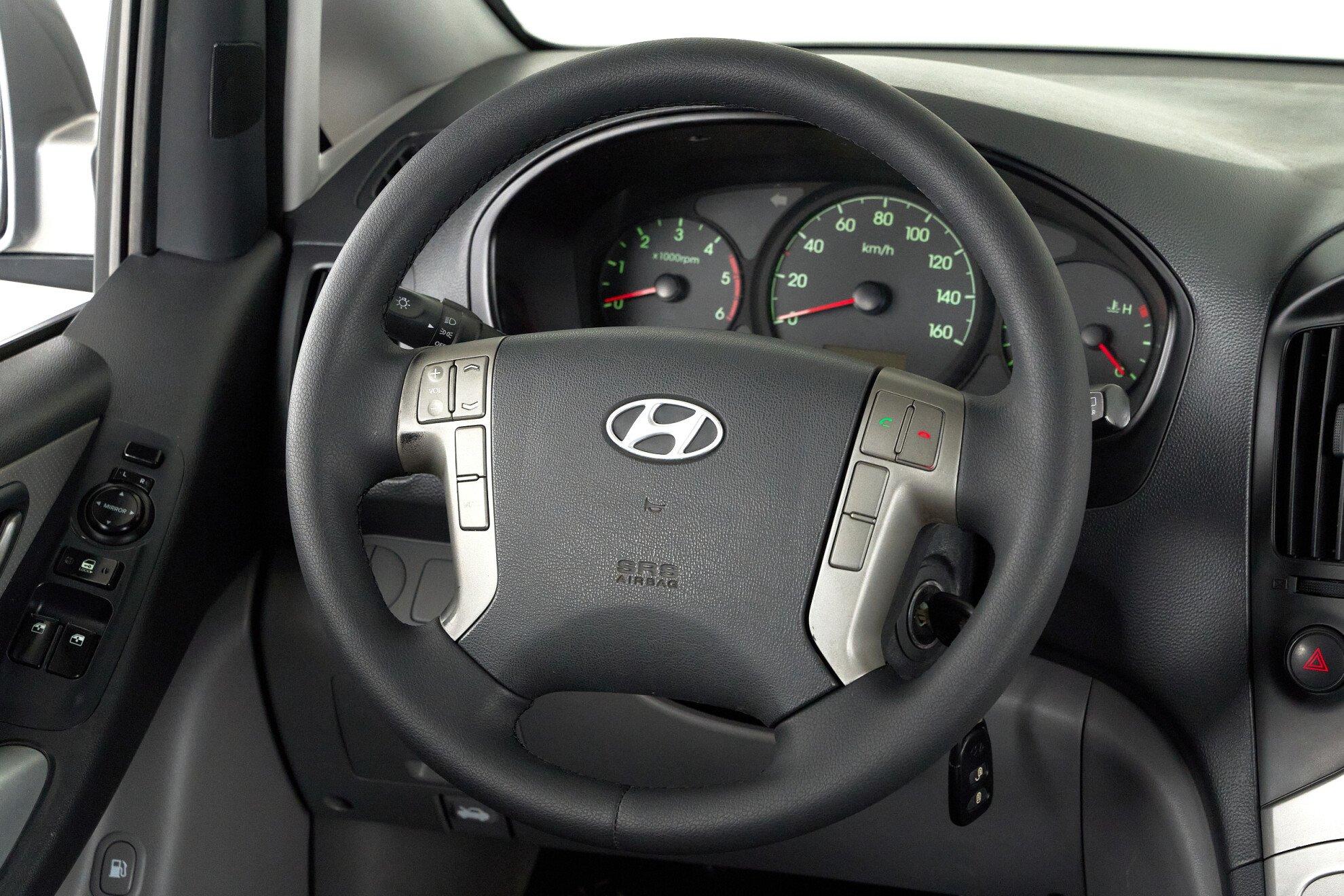 Hyundai Grand Starex 2013, серебряный