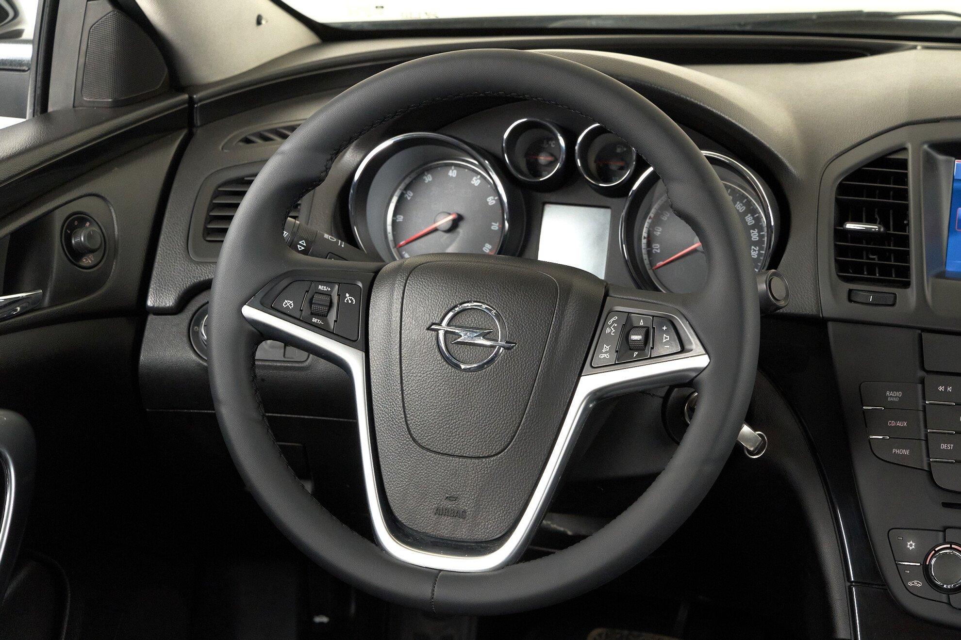 Opel Insignia 2011, черный