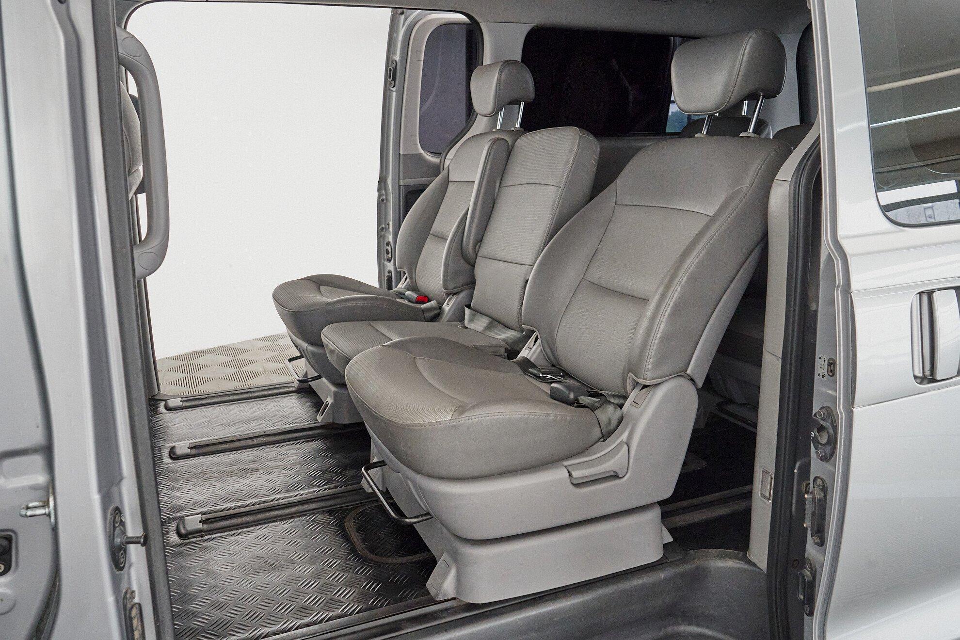 Hyundai Grand Starex 2010, серебряный