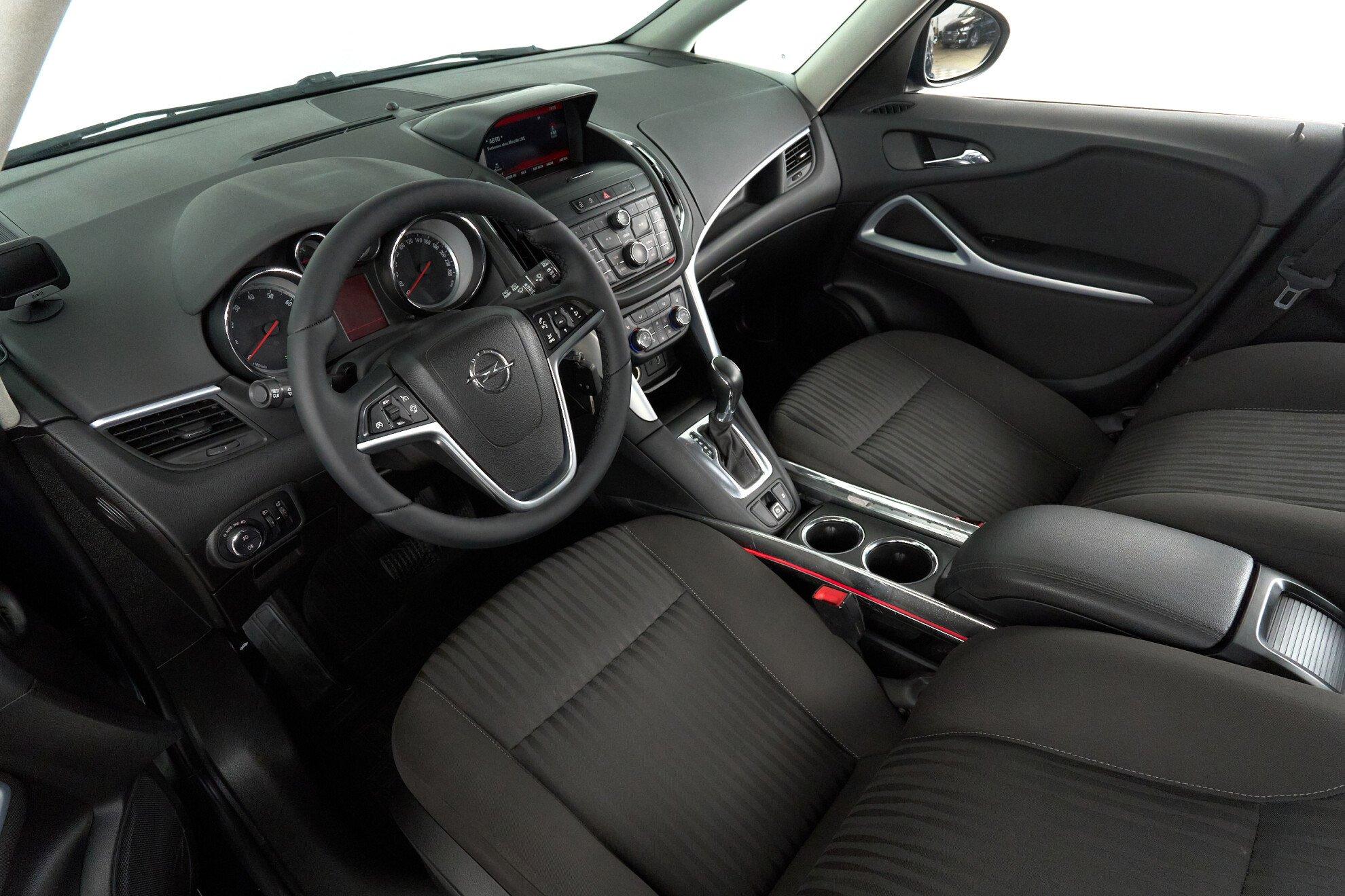 Opel Zafira 2014, зеленый