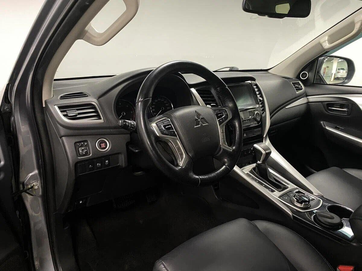 Mitsubishi Pajero Sport 2018, серый