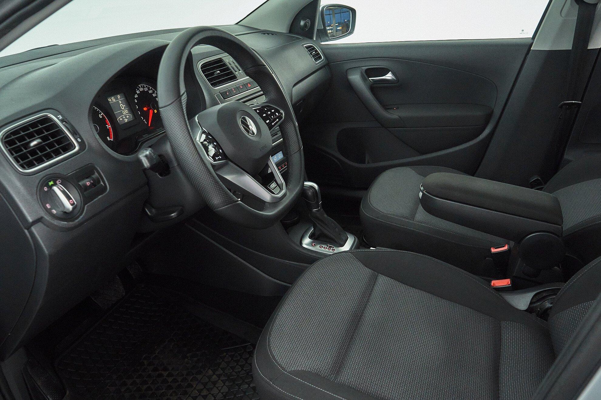 Volkswagen Polo 2019, серебряный