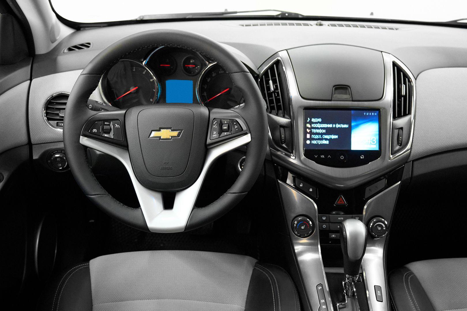Chevrolet Cruze 2014, белый