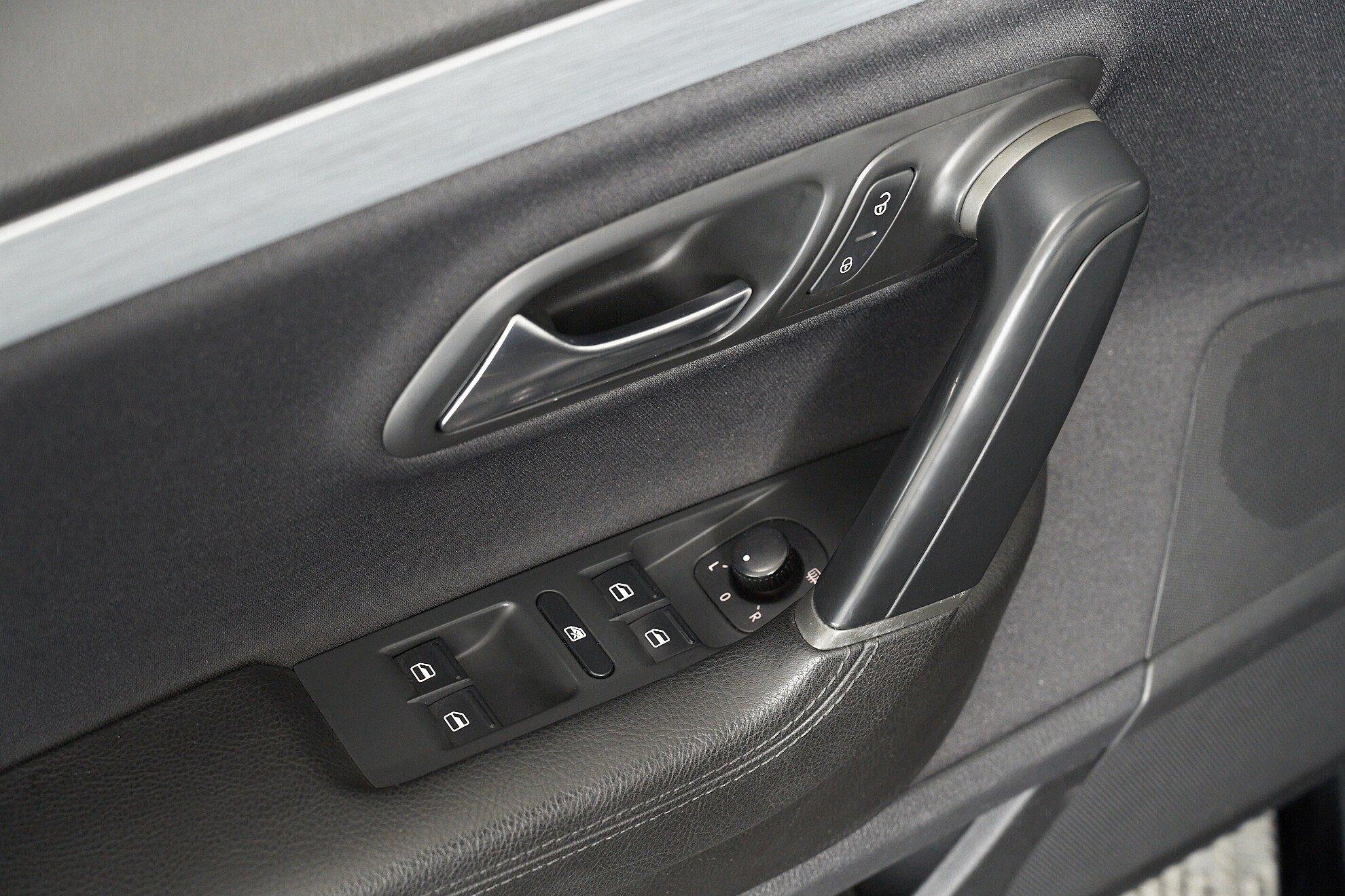 Volkswagen Passat CC 2012, черный