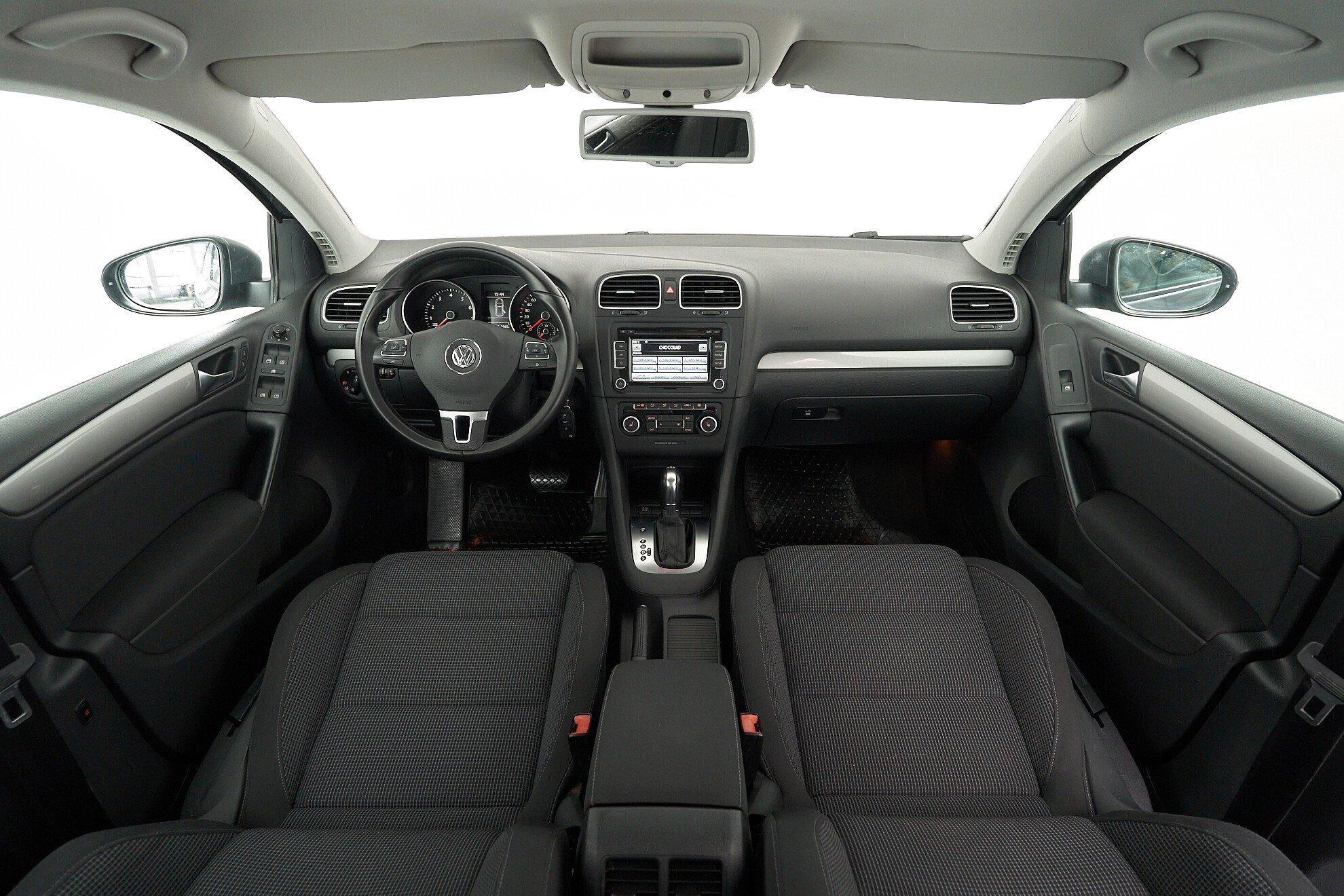 Volkswagen Golf 2012, серый