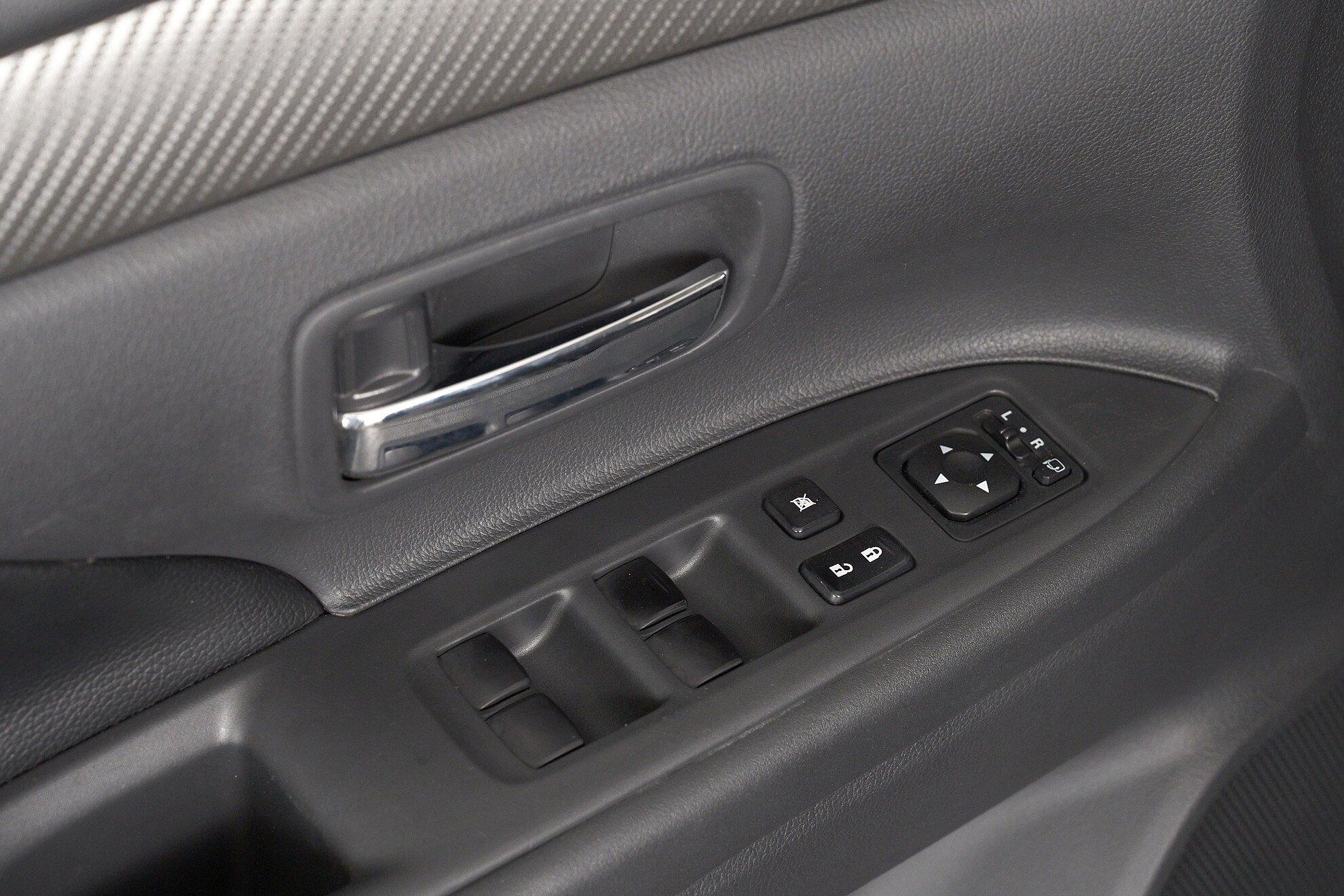 Mitsubishi Outlander 2012, черный