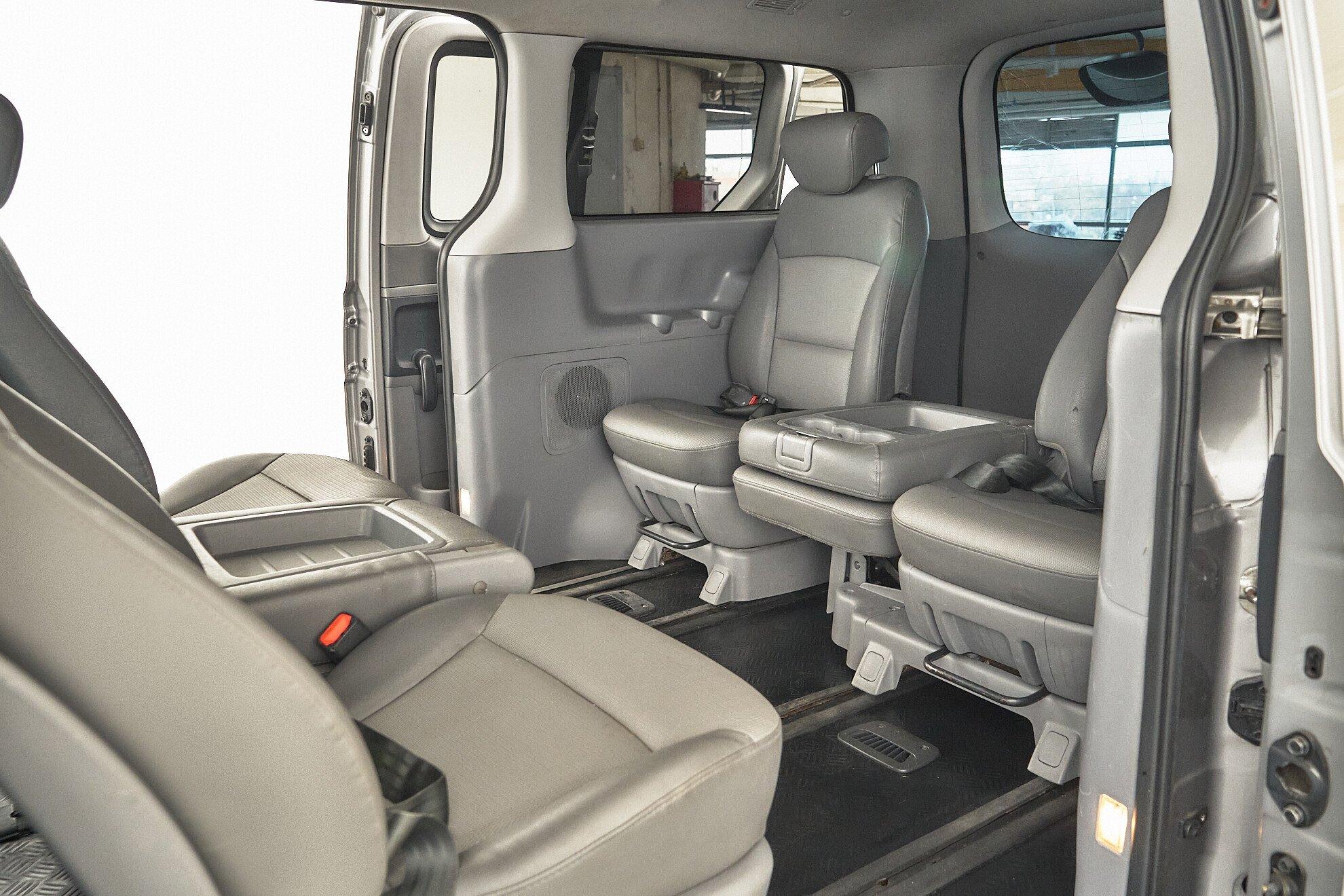 Hyundai Grand Starex 2010, серебряный