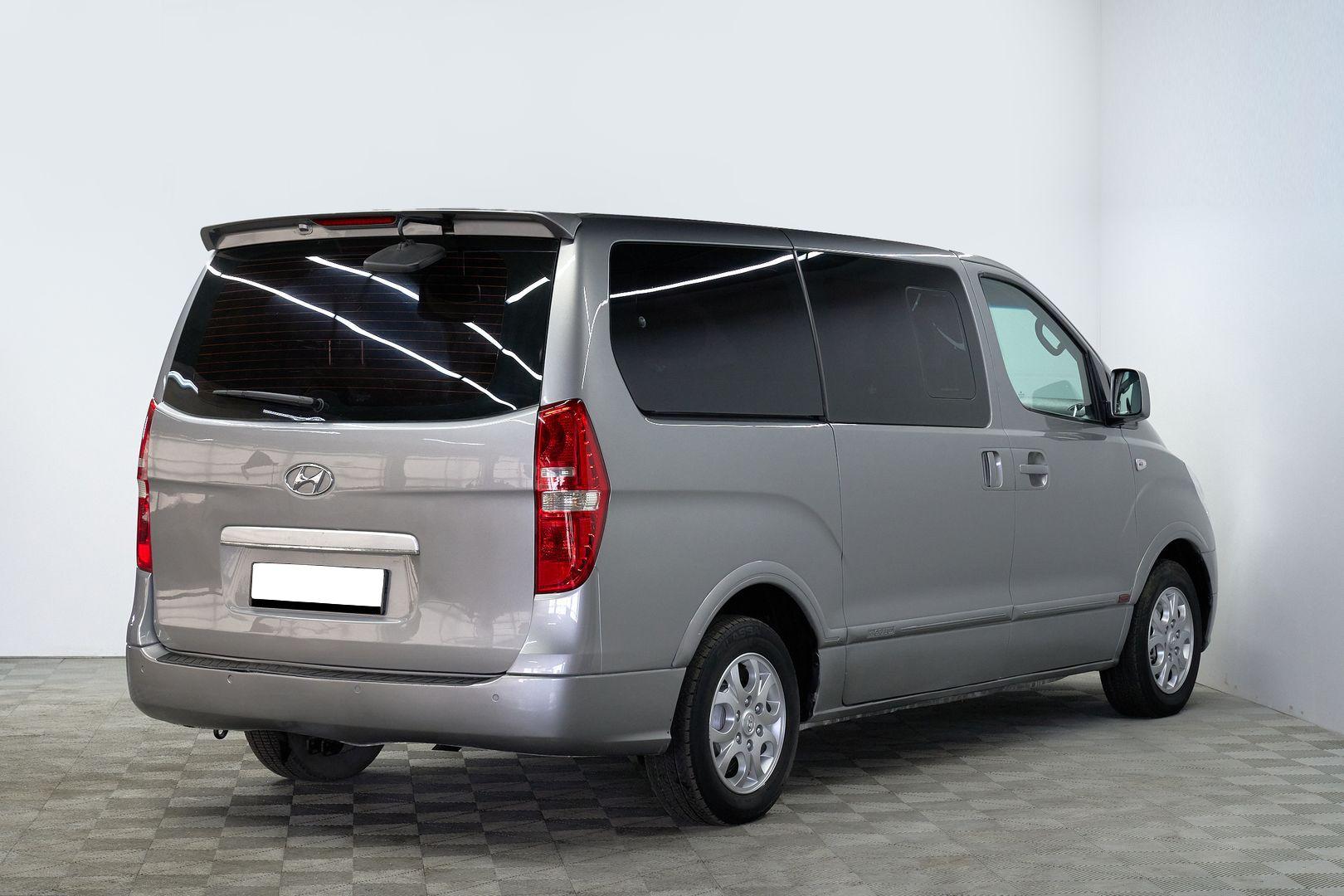 Hyundai Grand Starex 2011, серебряный