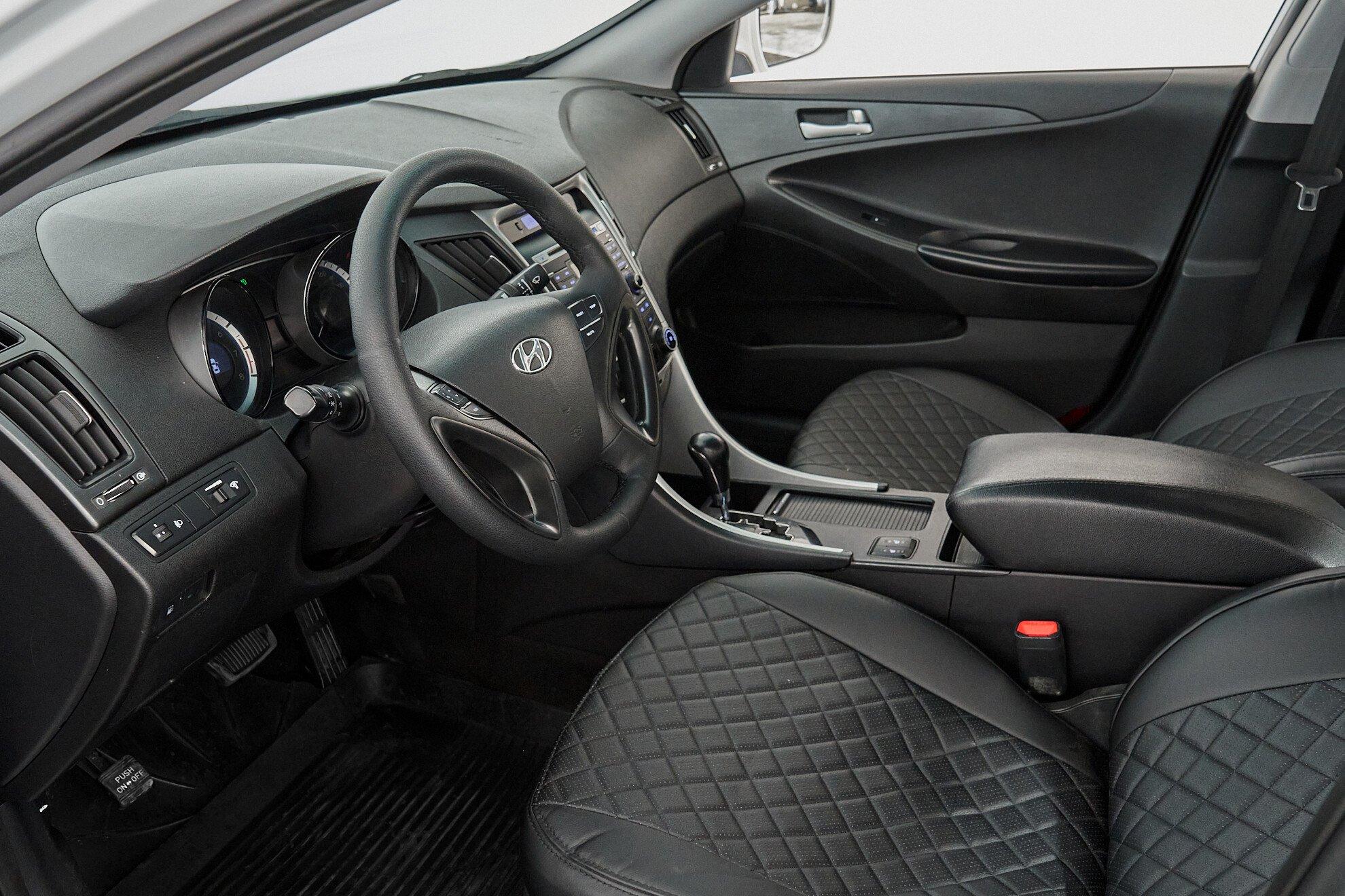 Hyundai Sonata 2012, белый