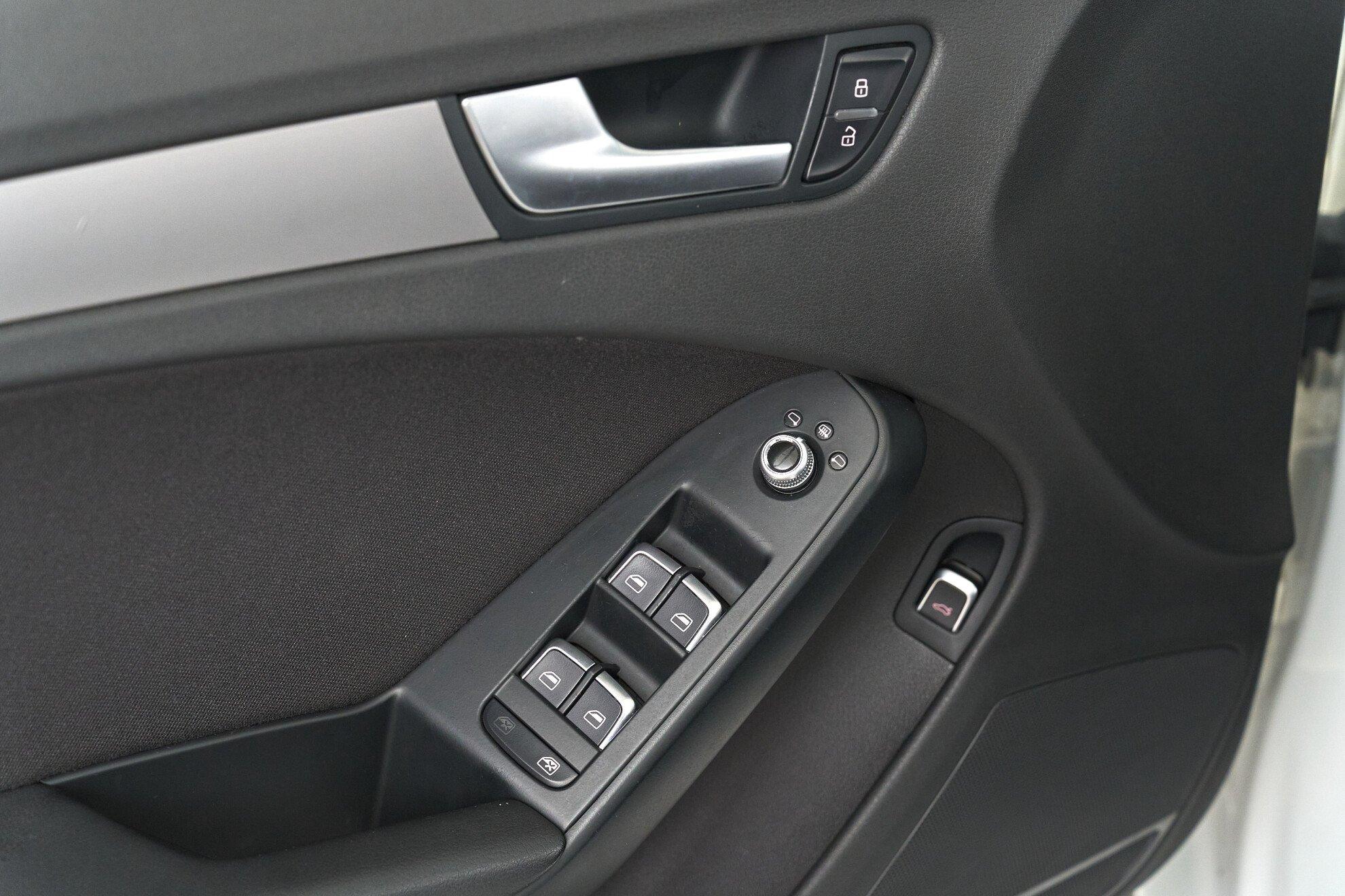 Audi A4 2012, белый