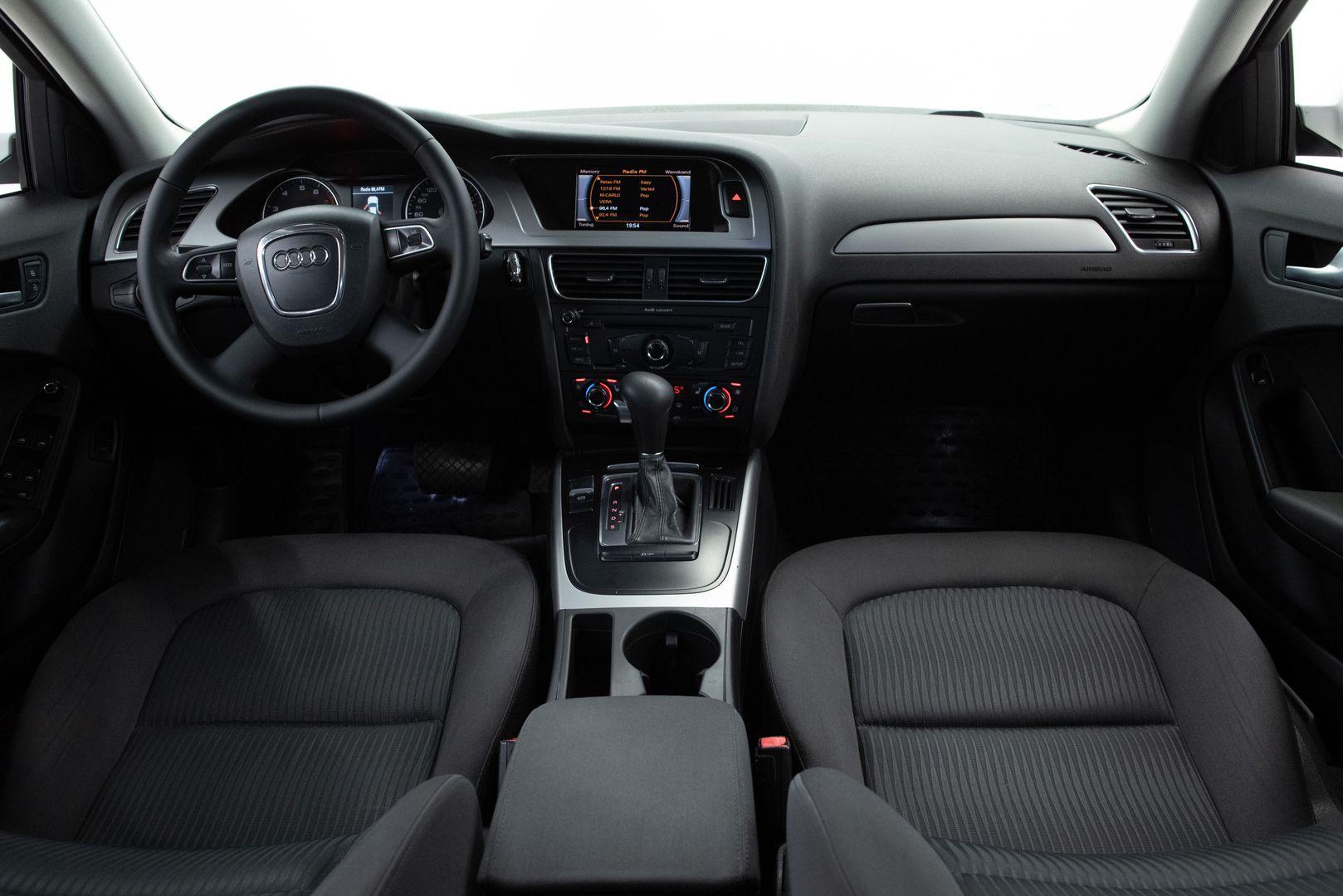 Audi A4 2011, белый