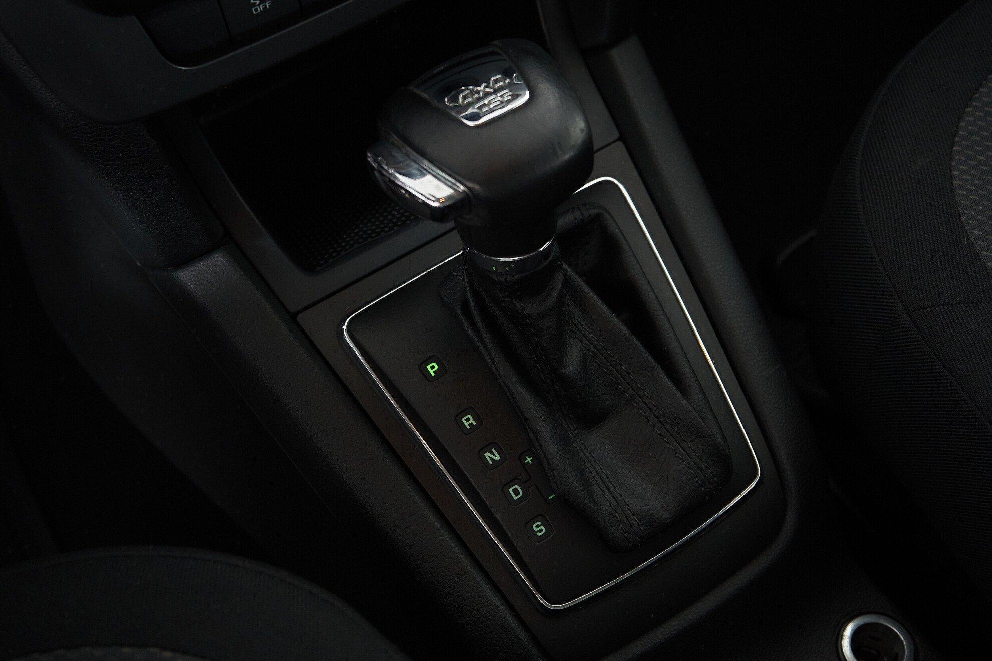 Skoda Yeti 2012, белый