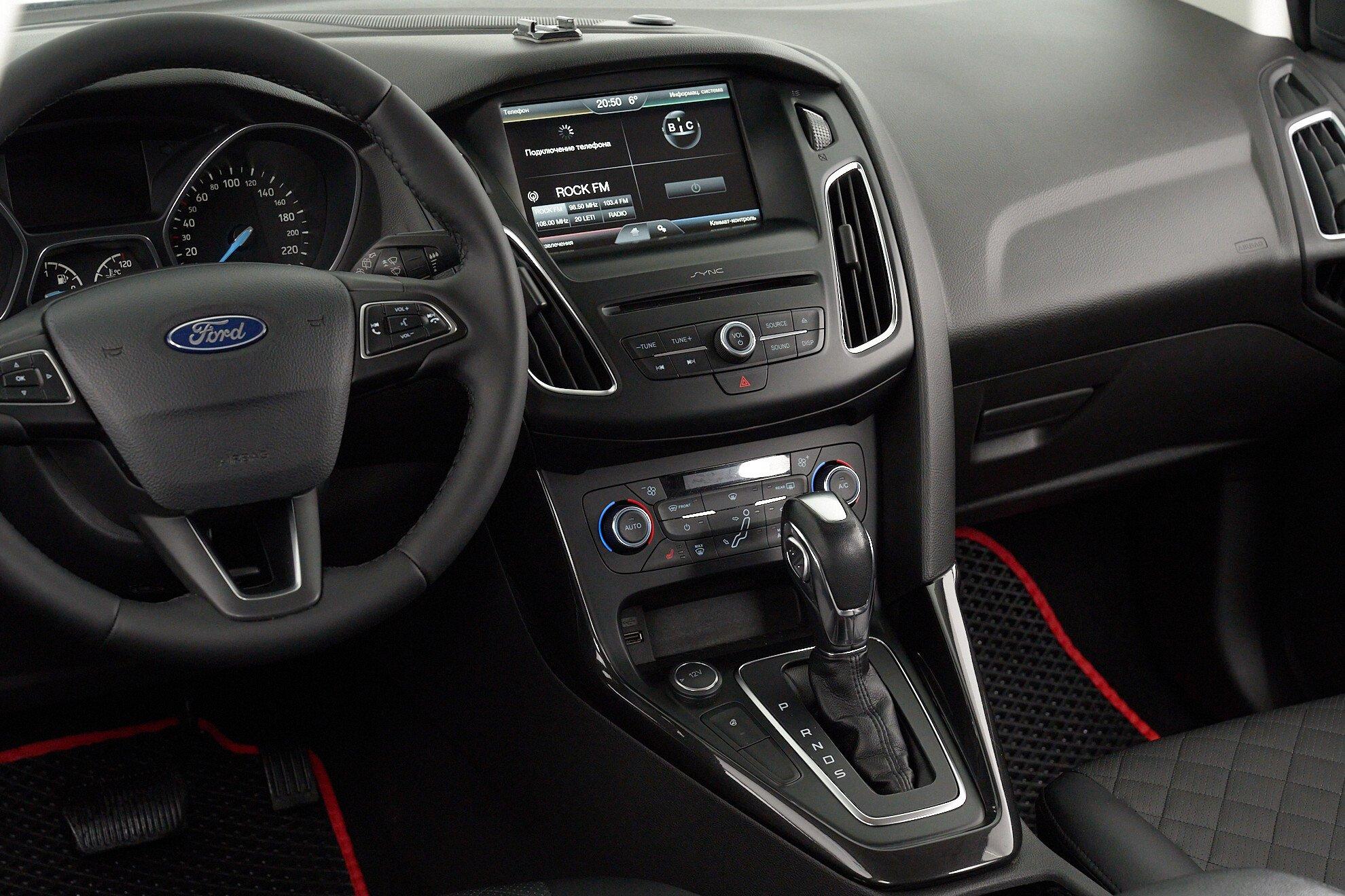 Ford Focus 2015, черный
