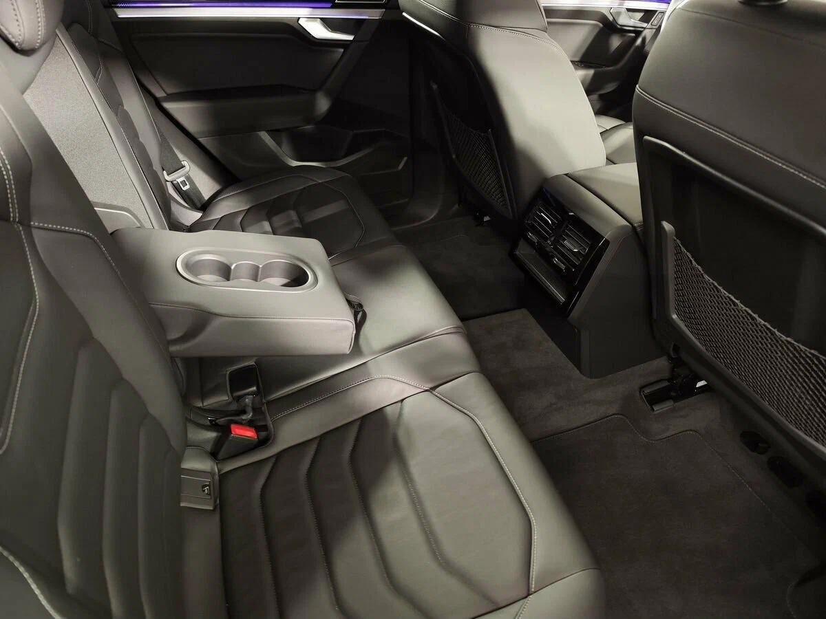 Volkswagen Touareg 2021, черный