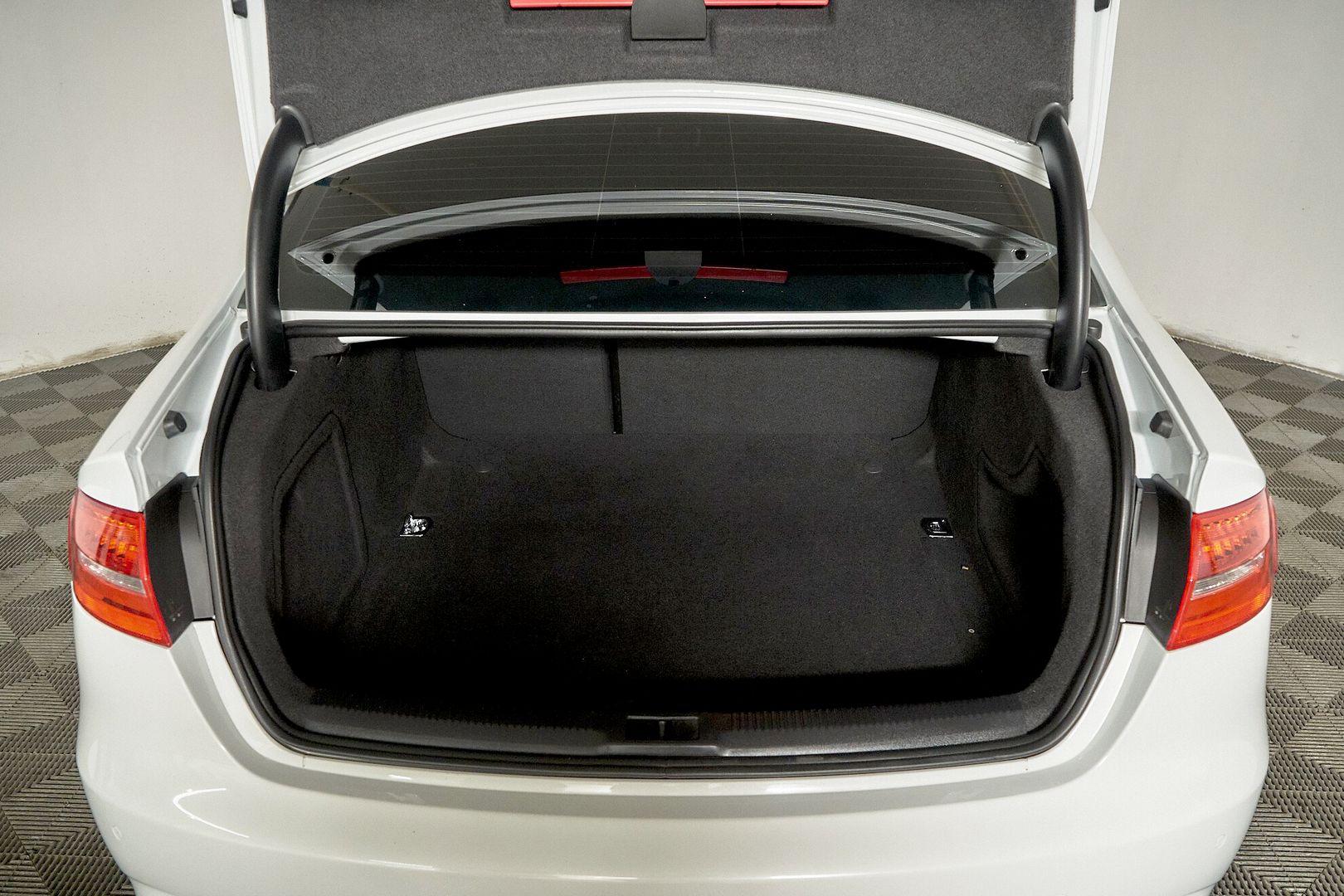 Audi A4 2013, белый