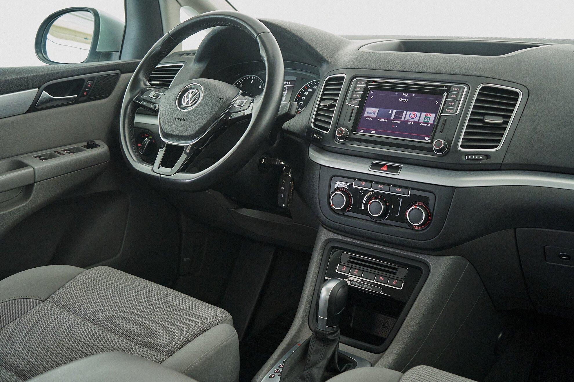 Volkswagen Sharan 2019, серебряный