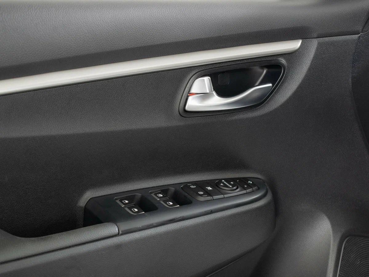 Kia Rio 2022, белый