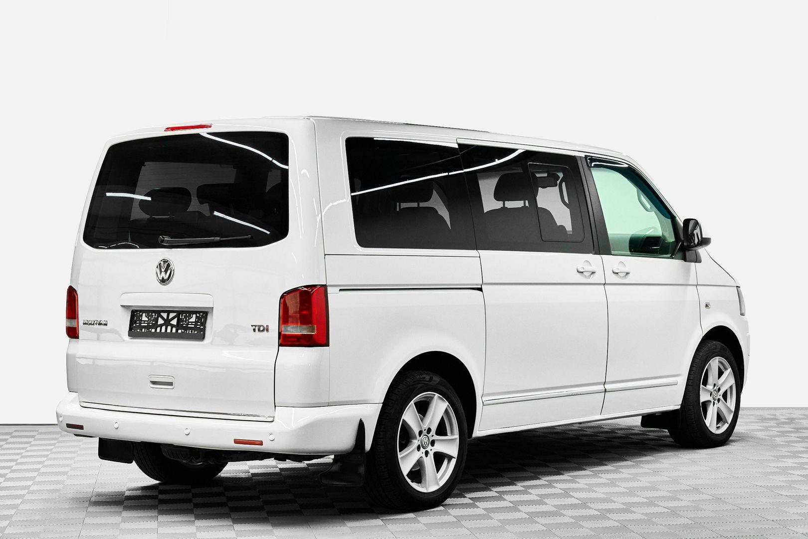 Volkswagen Multivan 2011, белый