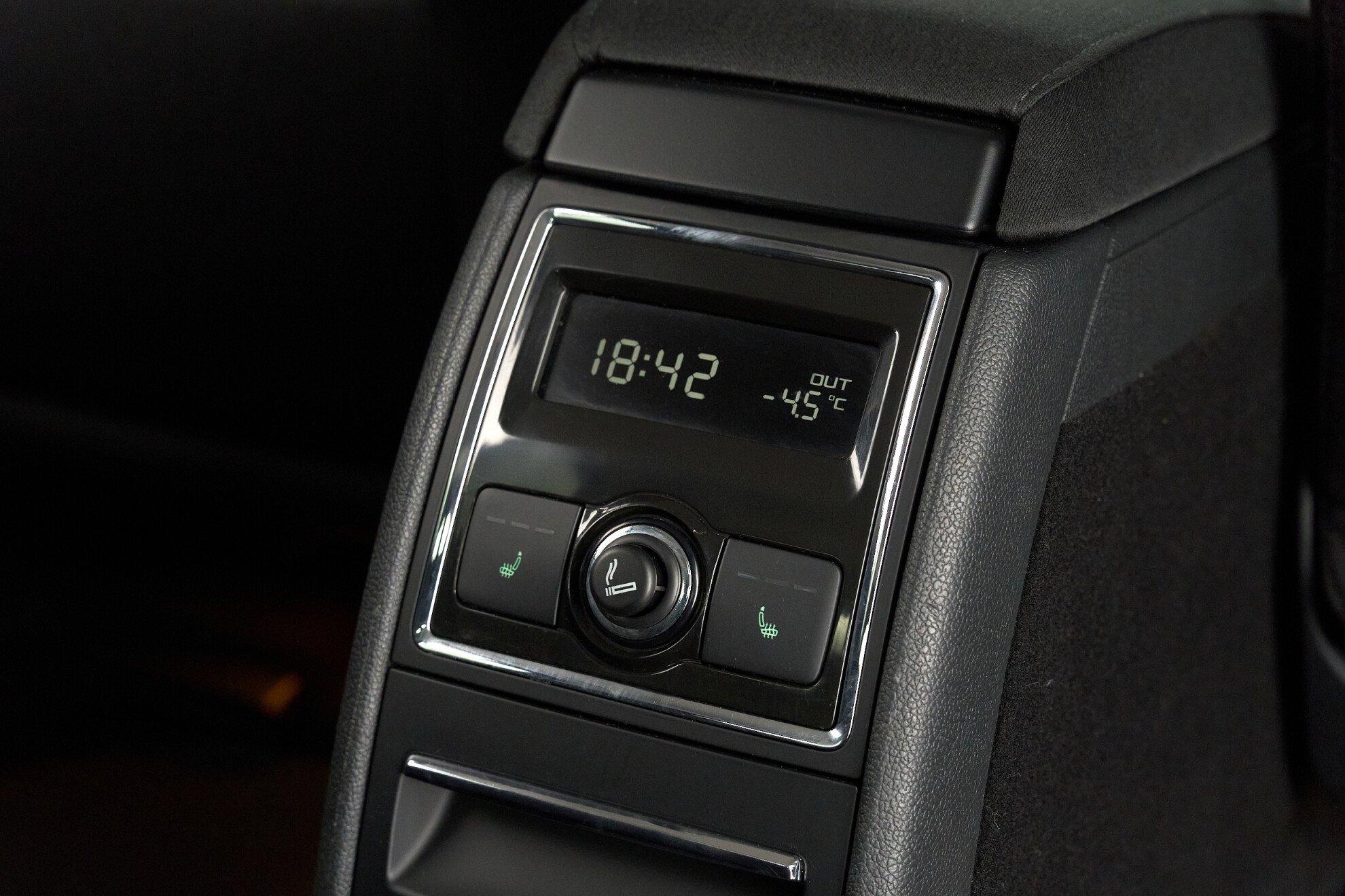 Skoda Superb 2011, серый
