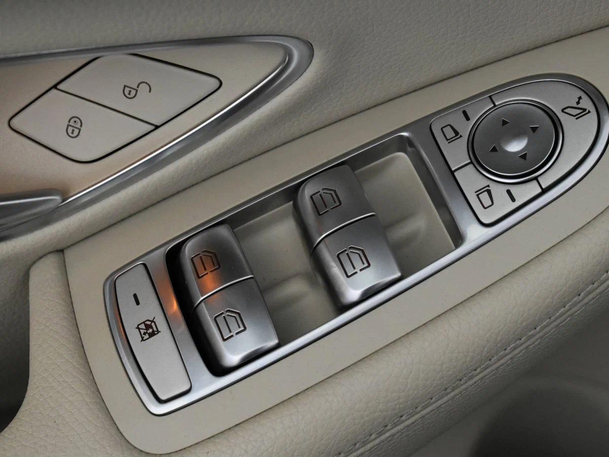 Mercedes-Benz C-Класс 2019, синий