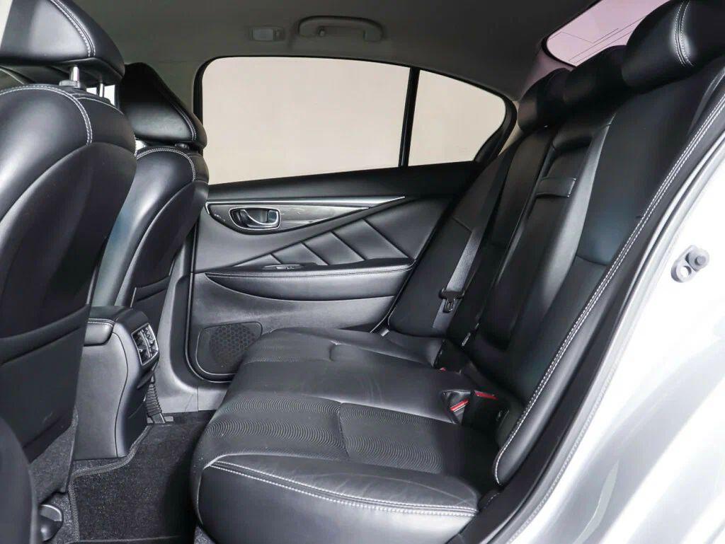 Infiniti Q50 2015, серебряный