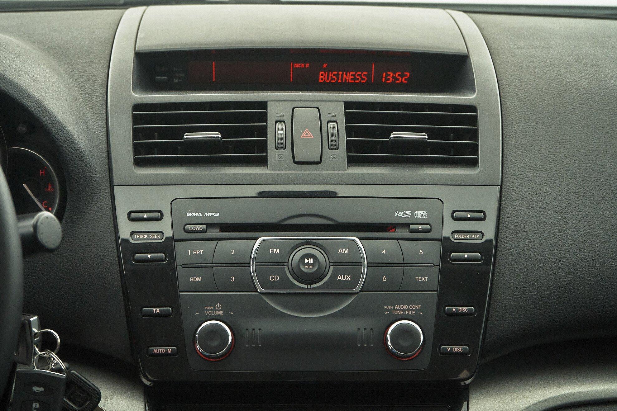 Mazda 6 2010, белый