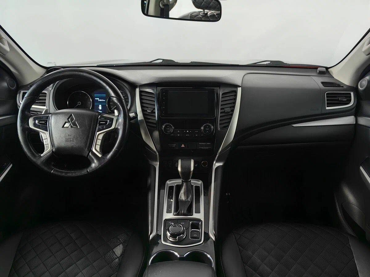 Mitsubishi Pajero Sport 2020, серый