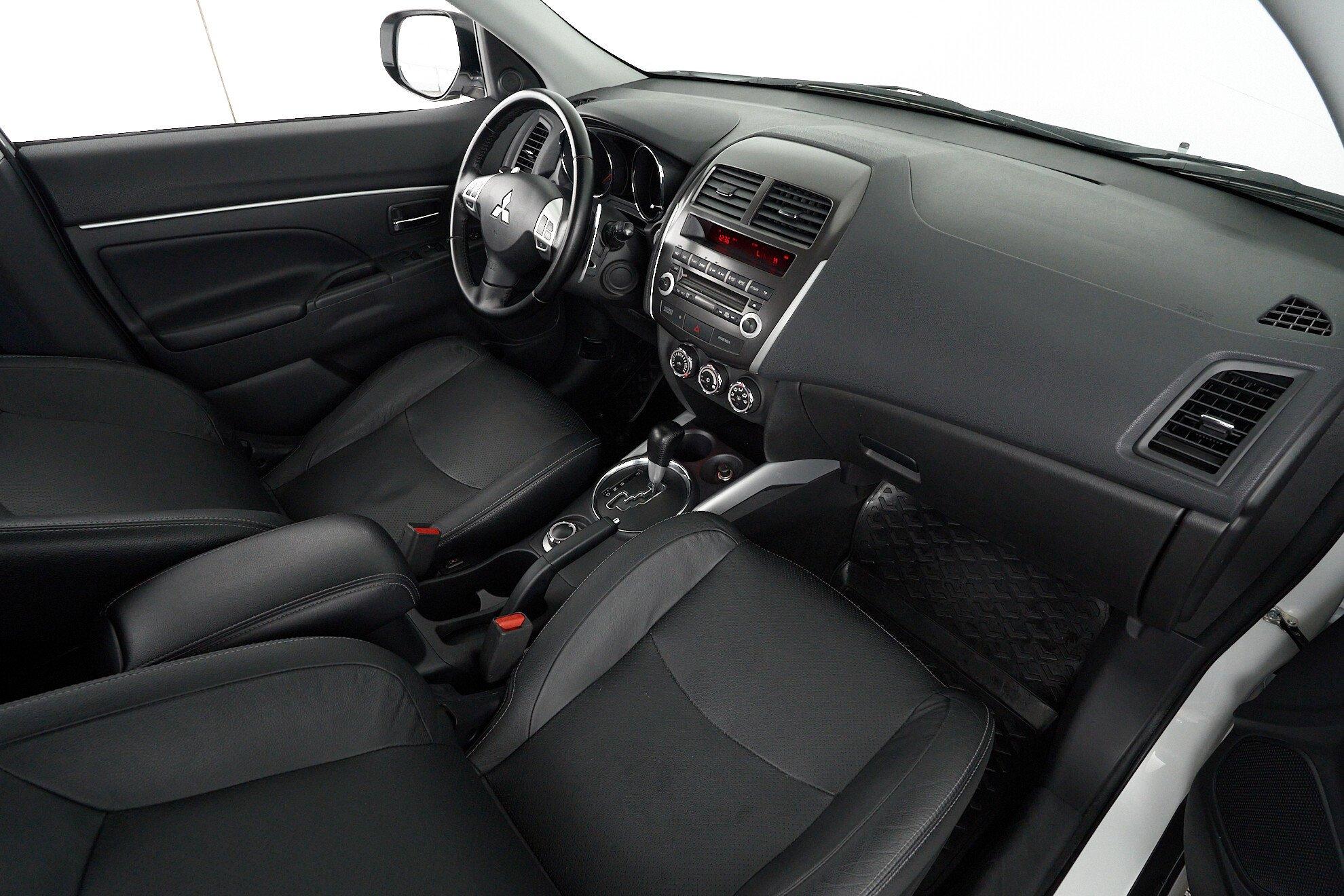 Mitsubishi ASX 2012, белый