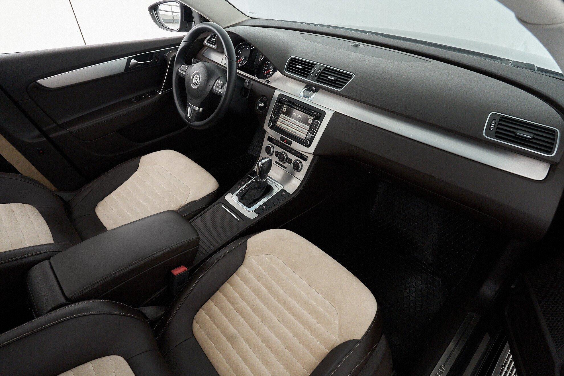 Volkswagen Passat 2013, черный