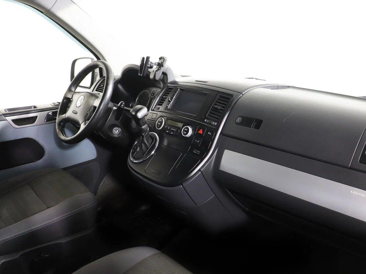 Volkswagen Multivan 2009, серебряный