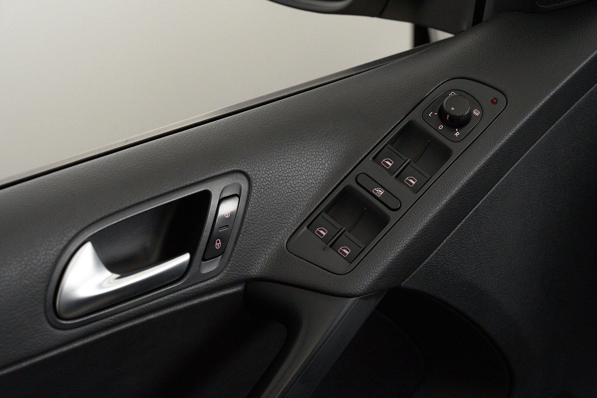 Volkswagen Tiguan 2012, серебряный