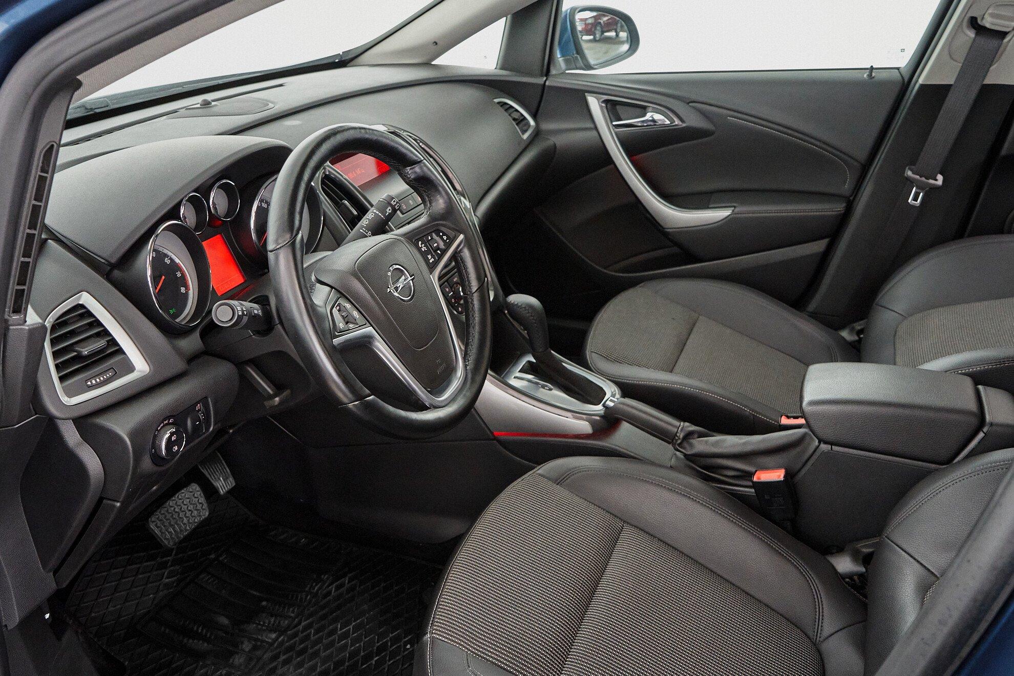 Opel Astra 2013, синий