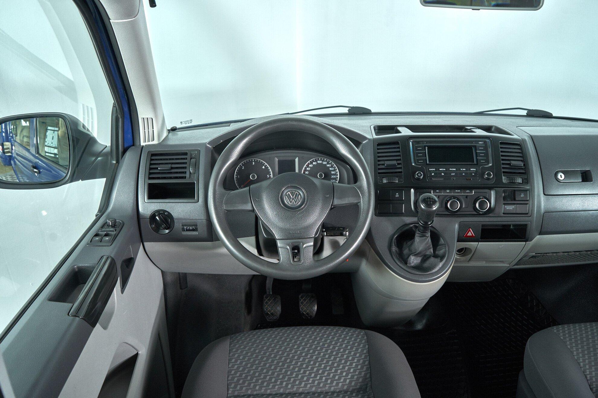 Volkswagen Caravelle 2012, синий